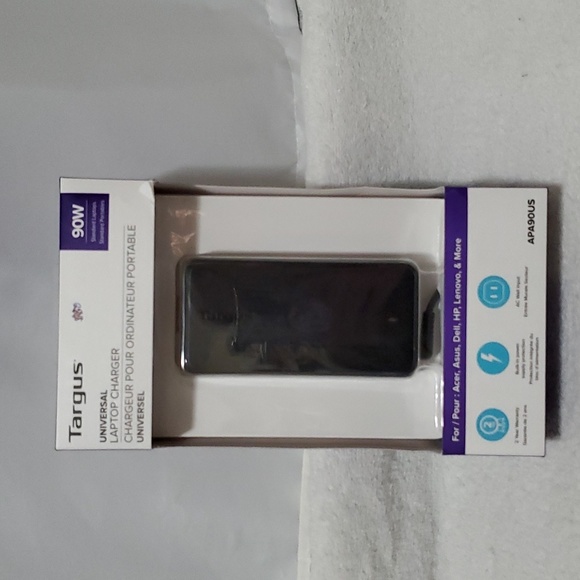 Targus 90W AC Semi-Slim Universal Laptop Charger with 6-Foot Cable, Inc - Picture 6 of 9